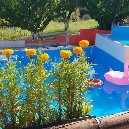 Charming 4-bed House In * Pyrgetós
