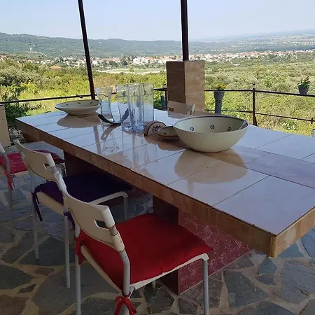 Charming 4-bed House In Σπίτι διακοπών *