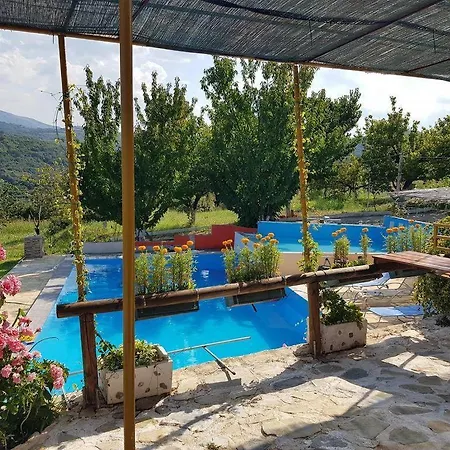 Charming 4-bed House In Casa vacanze *