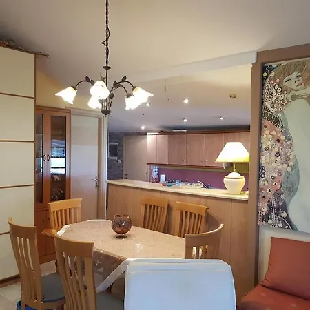 Charming 4-bed House In * Pyrgetós